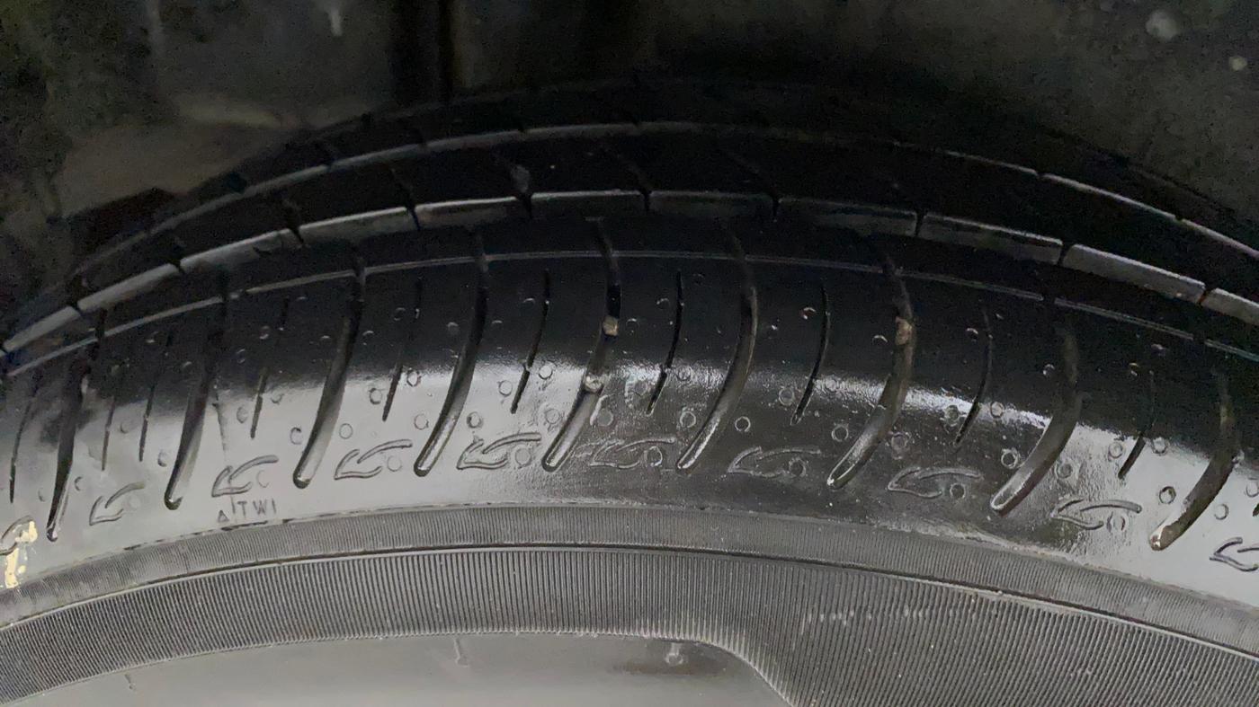 2016 Maruti Ciaz ZDI SHVS, Diesel, Manual, 71,483 km, Right Rear Tyre Tread