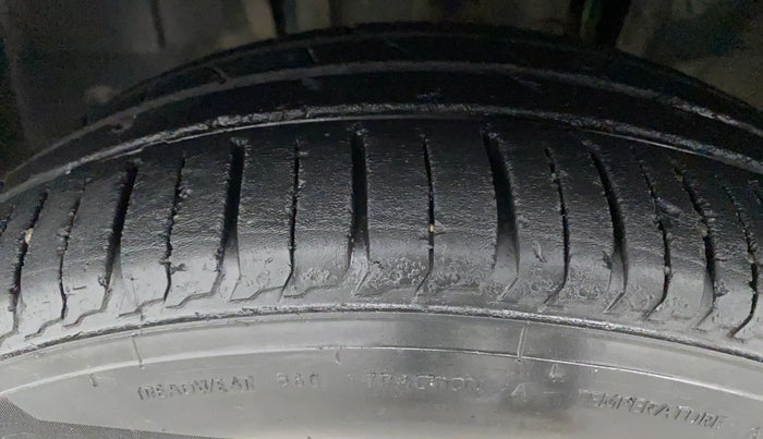 2020 Renault TRIBER RXZ, Petrol, Manual, 24,914 km, Left Front Tyre Tread