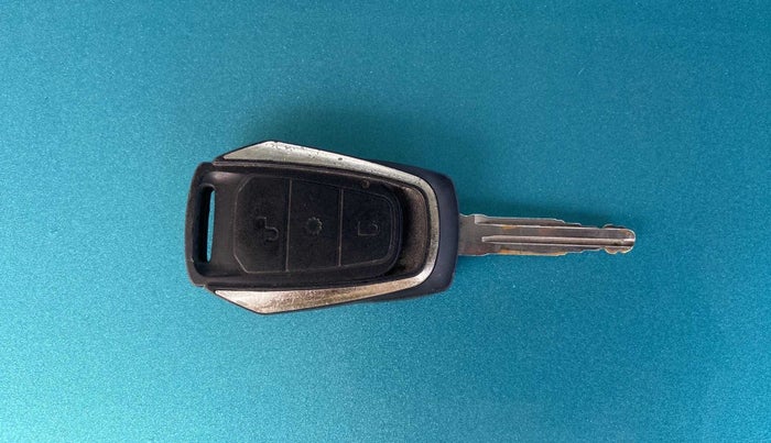 2015 Mahindra Kuv100 K8 5 STR, Petrol, Manual, 55,781 km, Key Close Up