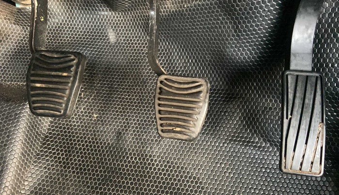 2015 Mahindra Kuv100 K8 5 STR, Petrol, Manual, 55,781 km, Pedals