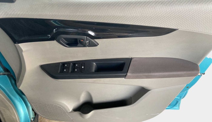 2015 Mahindra Kuv100 K8 5 STR, Petrol, Manual, 55,781 km, Driver Side Door Panels Control