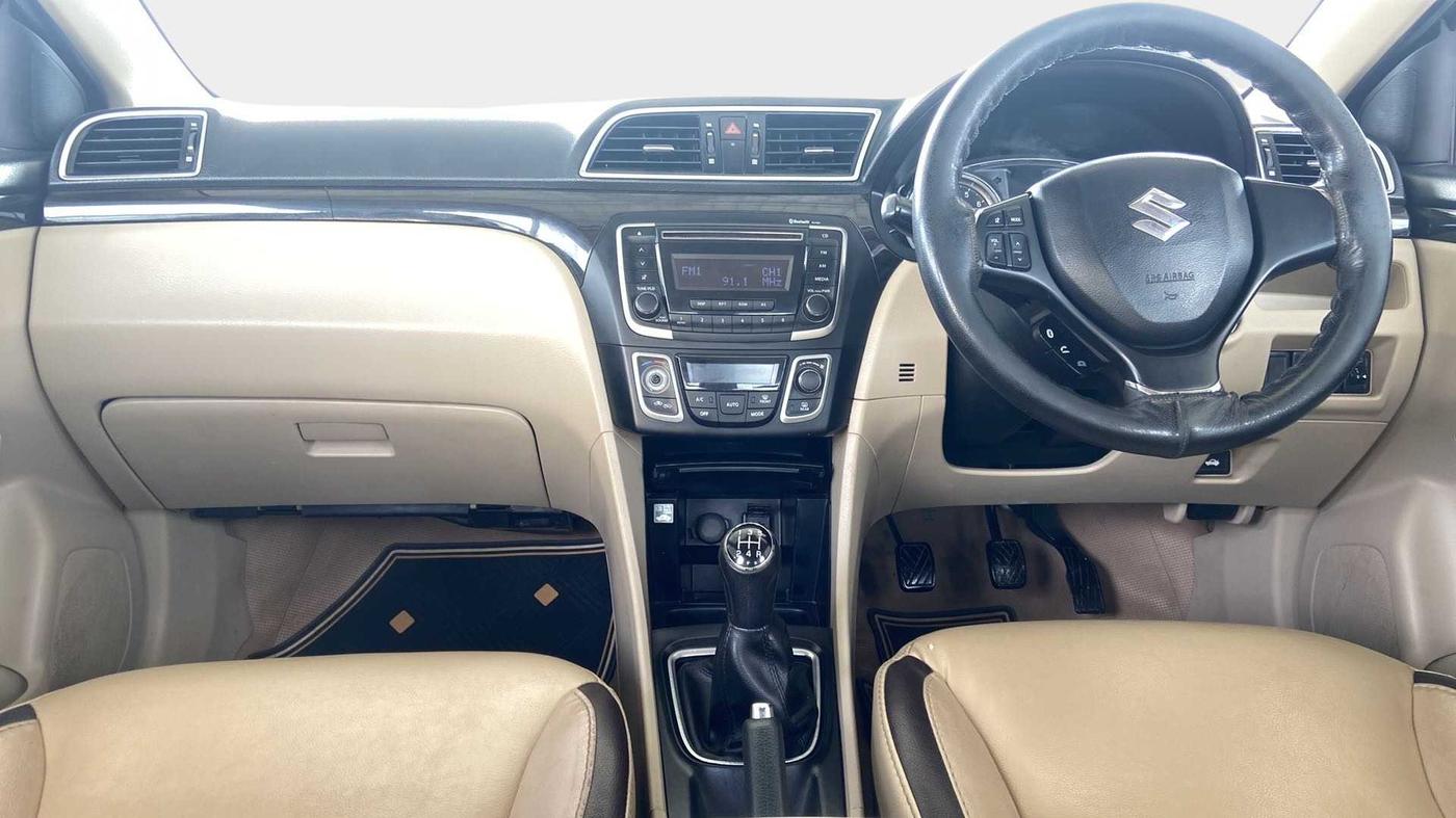 2017 Maruti Ciaz ZETA 1.4  MT PETROL, Petrol, Manual, 1,05,283 km, Dashboard