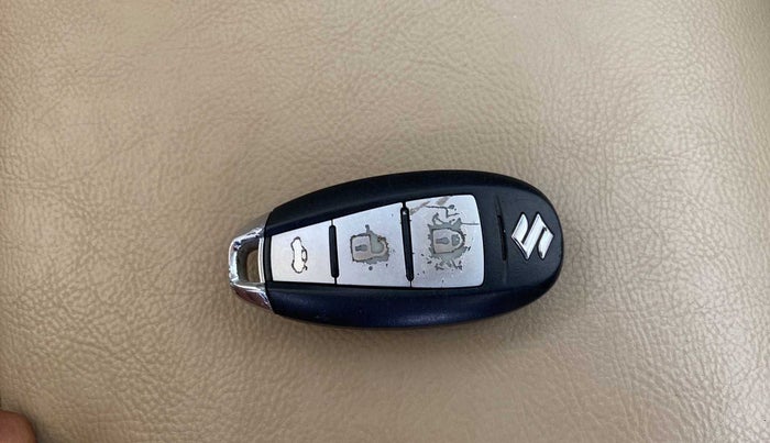 2017 Maruti Ciaz ZETA 1.4  MT PETROL, Petrol, Manual, 1,05,283 km, Key Close Up