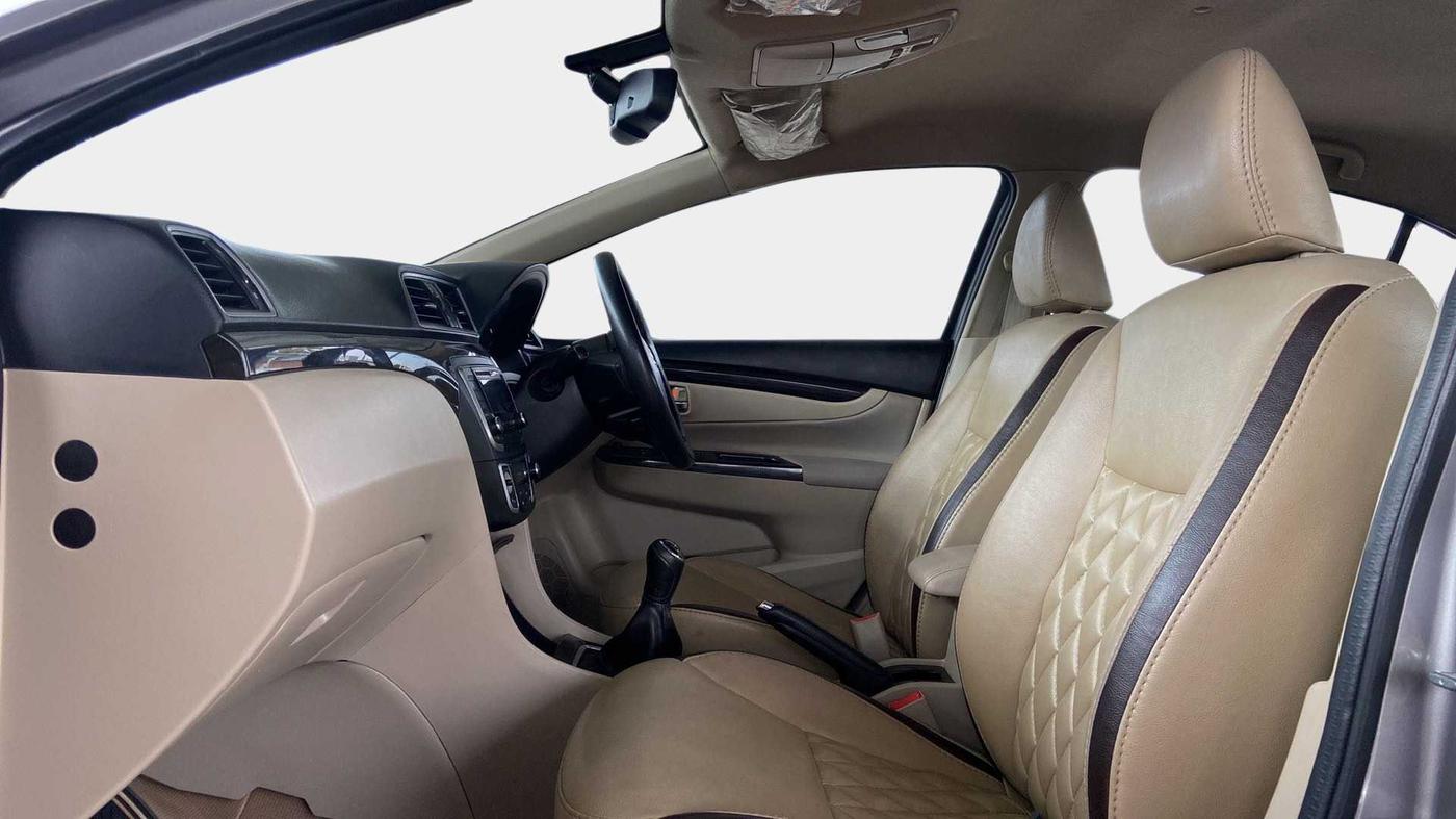 2017 Maruti Ciaz ZETA 1.4  MT PETROL, Petrol, Manual, 1,05,283 km, Right Side Front Door Cabin