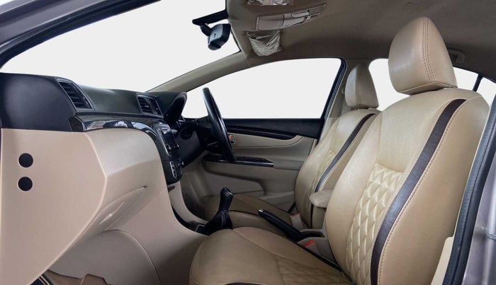 2017 Maruti Ciaz ZETA 1.4  MT PETROL, Petrol, Manual, 1,05,283 km, Right Side Front Door Cabin