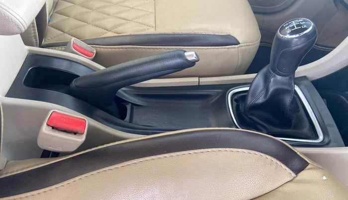 2017 Maruti Ciaz ZETA 1.4  MT PETROL, Petrol, Manual, 1,05,283 km, Gear Lever