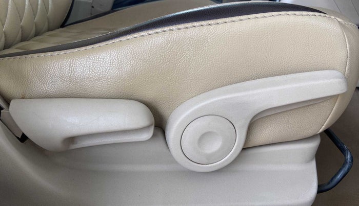 2017 Maruti Ciaz ZETA 1.4  MT PETROL, Petrol, Manual, 1,05,283 km, Driver Side Adjustment Panel