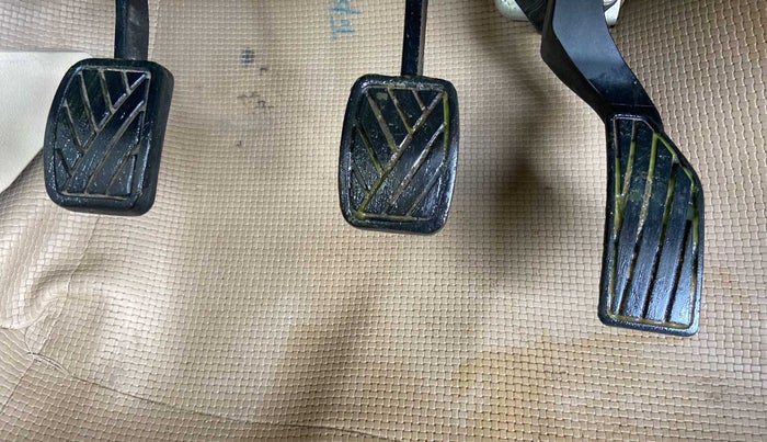 2017 Maruti Ciaz ZETA 1.4  MT PETROL, Petrol, Manual, 1,05,283 km, Pedals