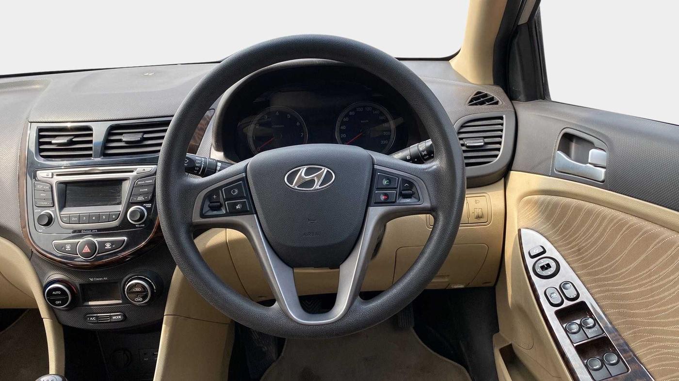 2015 Hyundai Verna FLUIDIC 4S 1.6 VTVT S, Petrol, Manual, 68,937 km, Steering Wheel Close Up