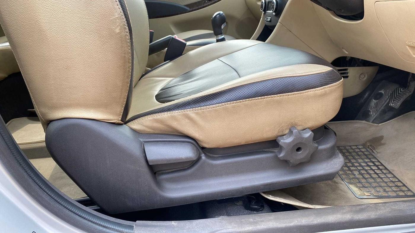 2015 Hyundai Verna FLUIDIC 4S 1.6 VTVT S, Petrol, Manual, 68,937 km, Driver Side Adjustment Panel