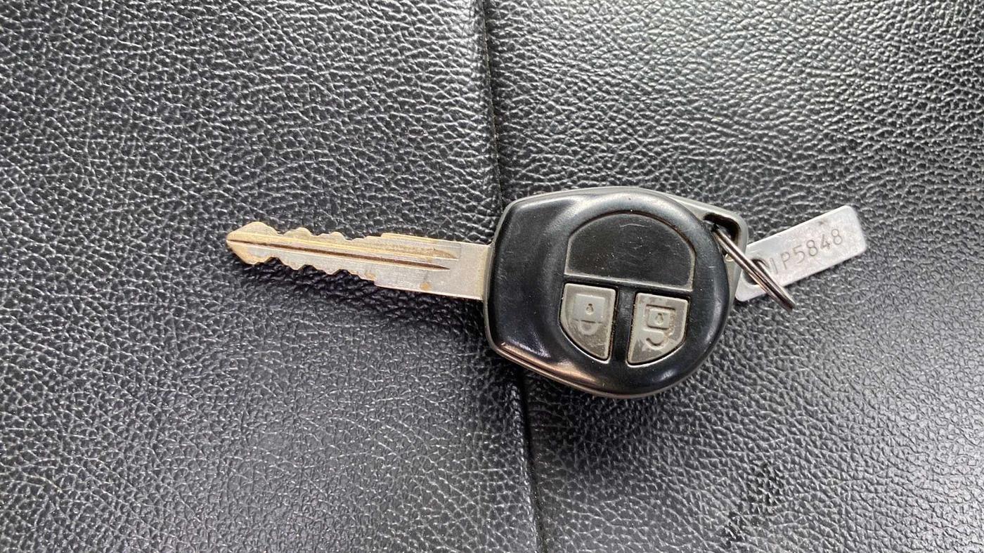 2013 Maruti Swift VXI, Petrol, Manual, 28,790 km, Key Close Up