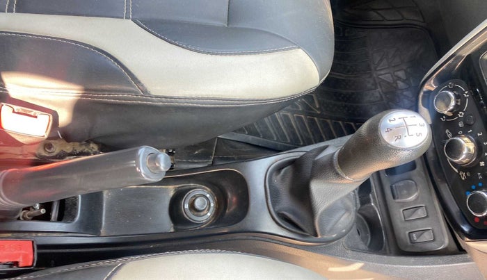 2018 Nissan Terrano XL O (D), Diesel, Manual, 97,769 km, Gear Lever
