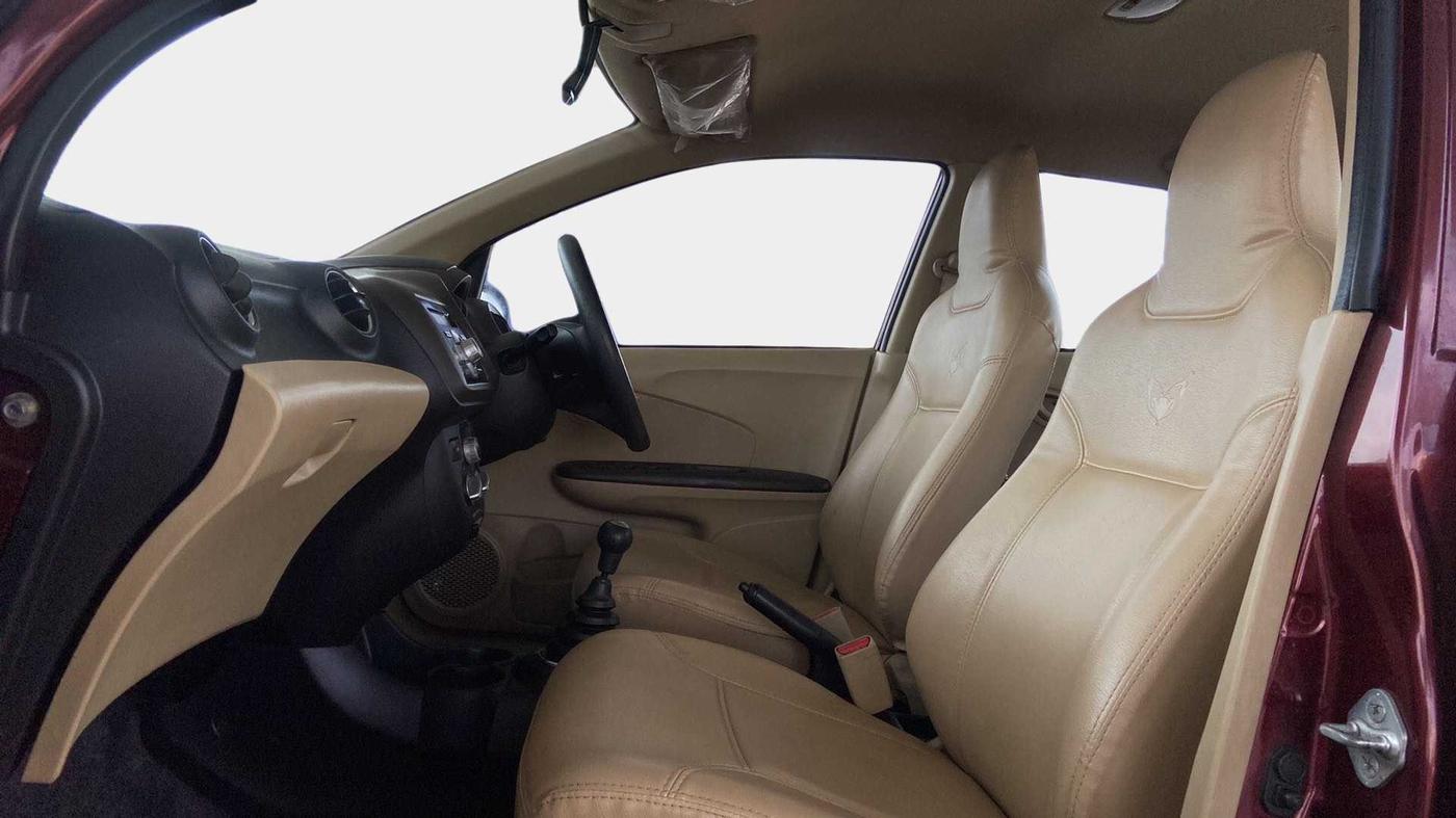 2013 Honda Amaze 1.5L I-DTEC S, Diesel, Manual, 99,015 km, Right Side Front Door Cabin