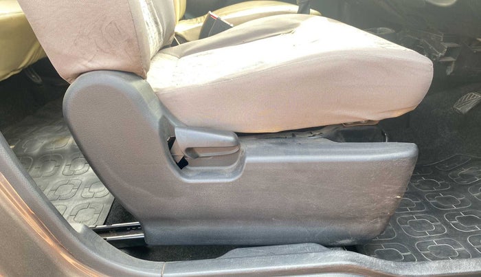 2015 Maruti Wagon R 1.0 VXI, Petrol, Manual, 15,782 km, Driver Side Adjustment Panel