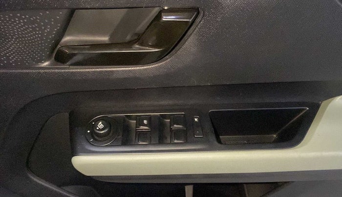 2022 Tata PUNCH ADVENTURE AMT, Petrol, Automatic, 15,259 km, Driver Side Door Panels Control