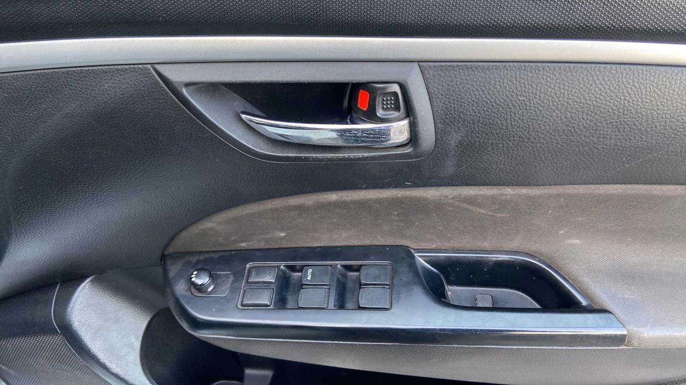 2013 Maruti Swift VXI, Petrol, Manual, 73,956 km, Driver Side Door Panels Control