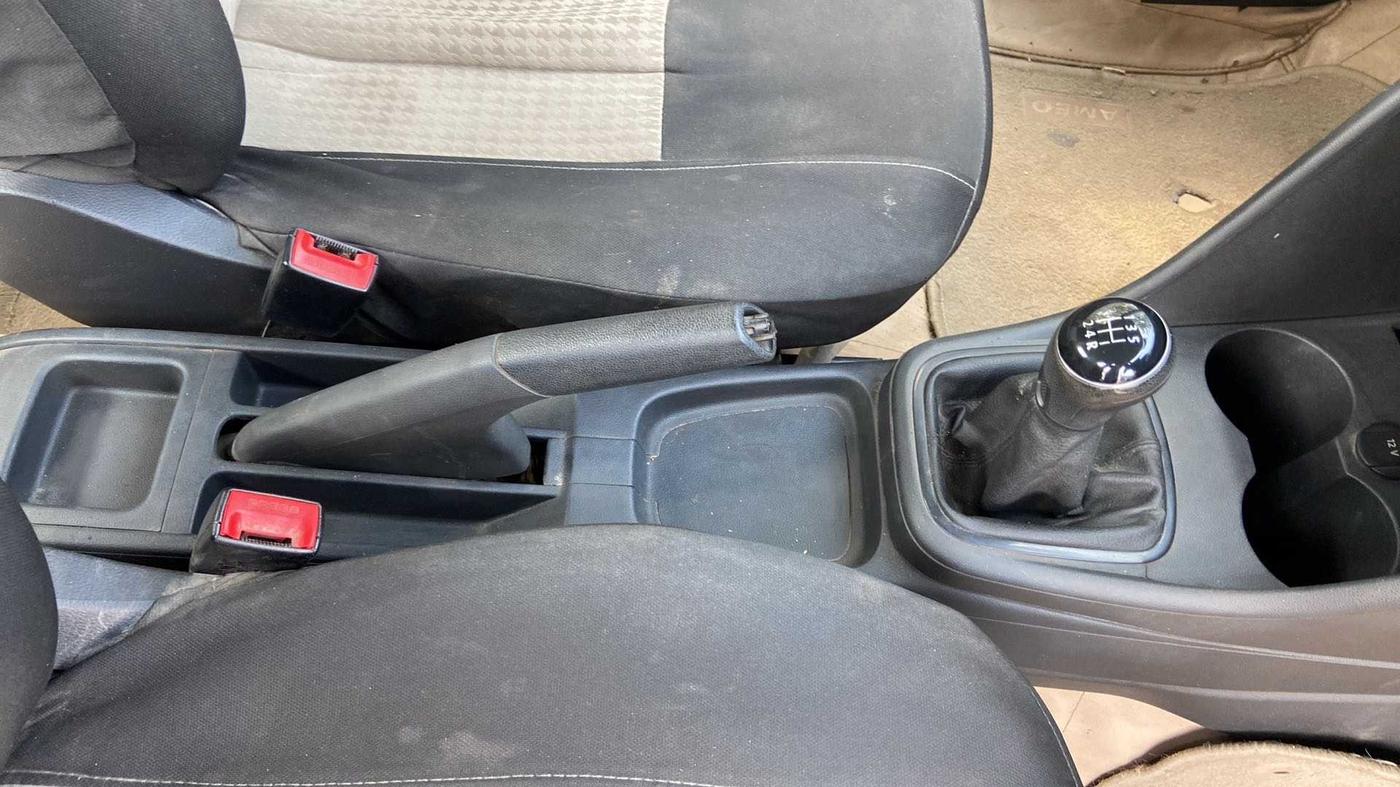 2018 Volkswagen Ameo TRENDLINE 1.0L, Petrol, Manual, 86,419 km, Gear Lever
