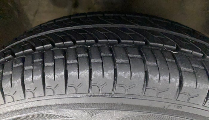 2014 Maruti Alto 800 LXI, Petrol, Manual, 49,367 km, Right Front Tyre Tread