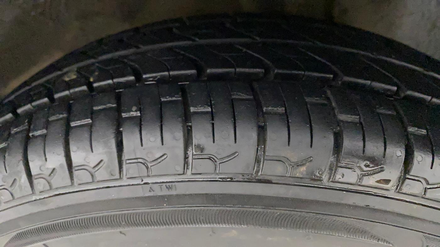2014 Maruti Alto 800 LXI, Petrol, Manual, 49,367 km, Left Front Tyre Tread