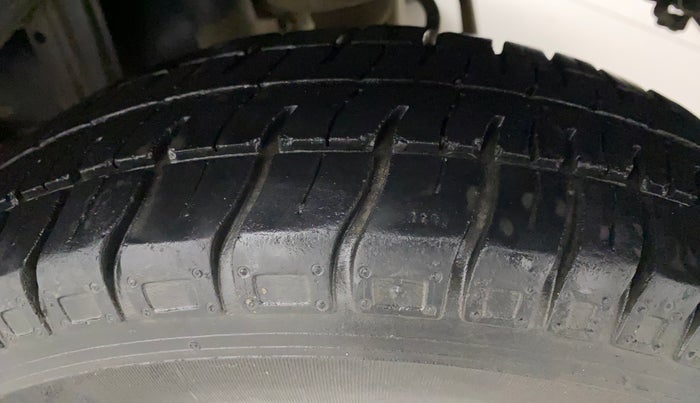 2014 Maruti Alto 800 LXI, Petrol, Manual, 49,367 km, Left Rear Tyre Tread