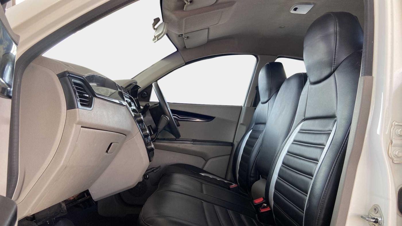 2017 Mahindra Kuv100 K4 6 STR, Petrol, Manual, 82,788 km, Right Side Front Door Cabin