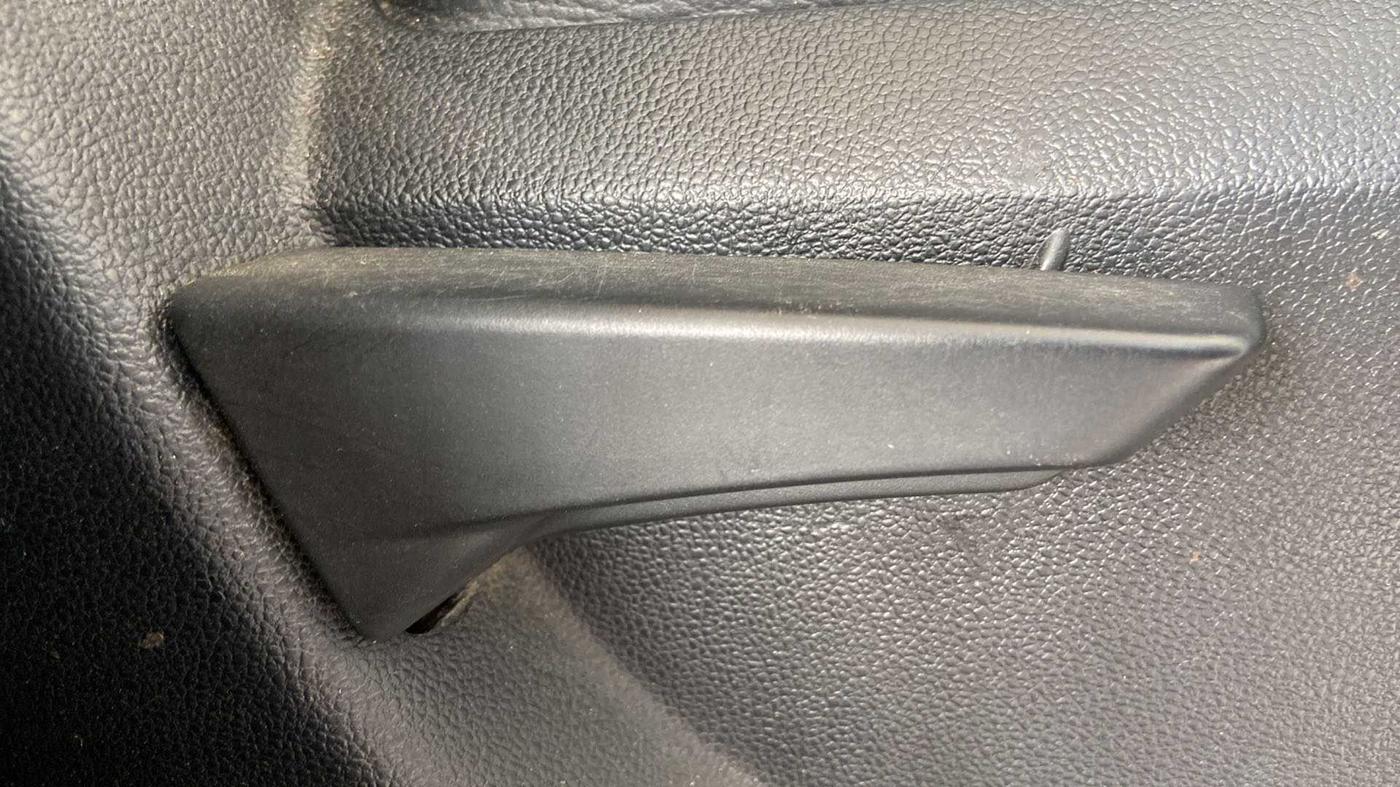 2017 Mahindra Kuv100 K4 6 STR, Petrol, Manual, 82,788 km, Driver Side Adjustment Panel