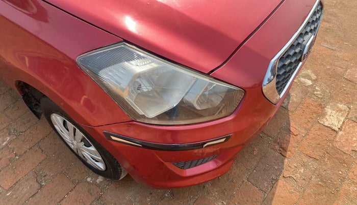 2018 Datsun Go T, Petrol, Manual, 43,186 km, Right headlight - Clamp has minor damage