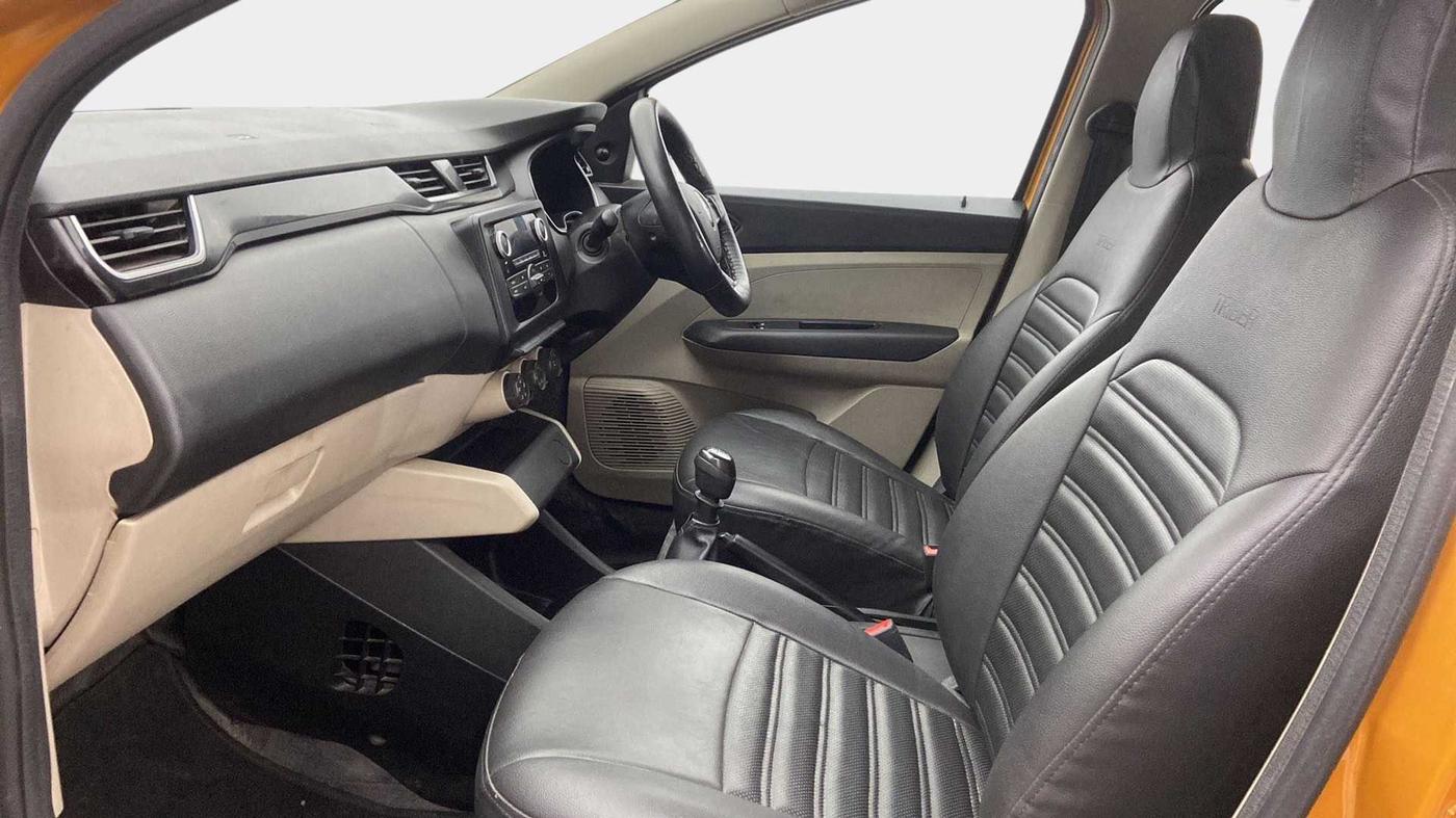 2019 Renault TRIBER RXL MT, Petrol, Manual, 33,392 km, Right Side Front Door Cabin