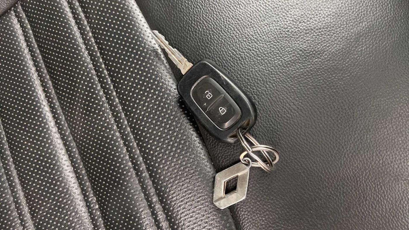2019 Renault TRIBER RXL MT, Petrol, Manual, 33,392 km, Key Close Up