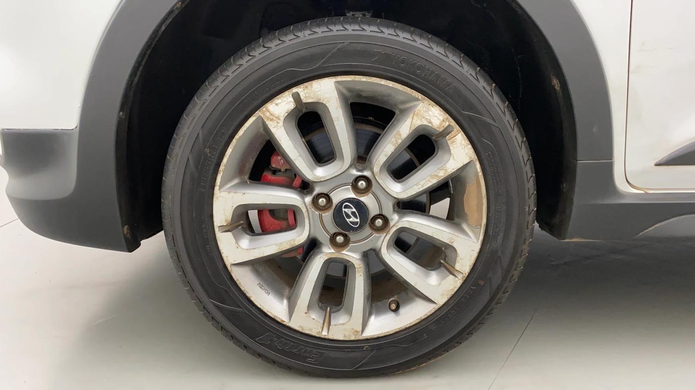 2017 Hyundai i20 Active 1.4 SX, Diesel, Manual, 1,23,904 km, Left Front Wheel