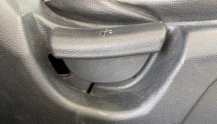 2016 Hyundai Elite i20 MAGNA 1.2, Petrol, Manual, 59,630 km, Driver Side Adjustment Panel