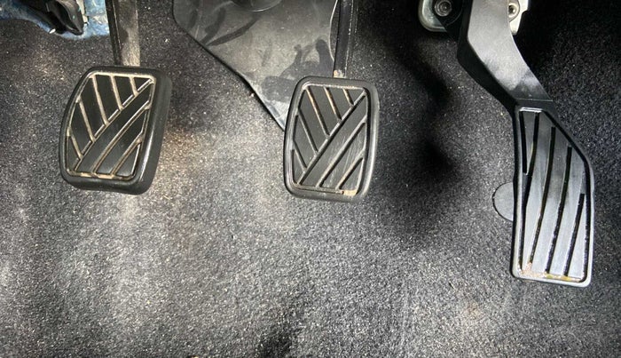 2015 Maruti Swift VXI, Petrol, Manual, 30,079 km, Pedals