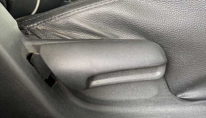 2015 Maruti Swift VXI, Petrol, Manual, 30,079 km, Driver Side Adjustment Panel