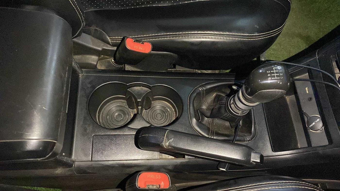 2019 Mahindra XUV500 W5, Diesel, Manual, 23,503 km, Gear Lever
