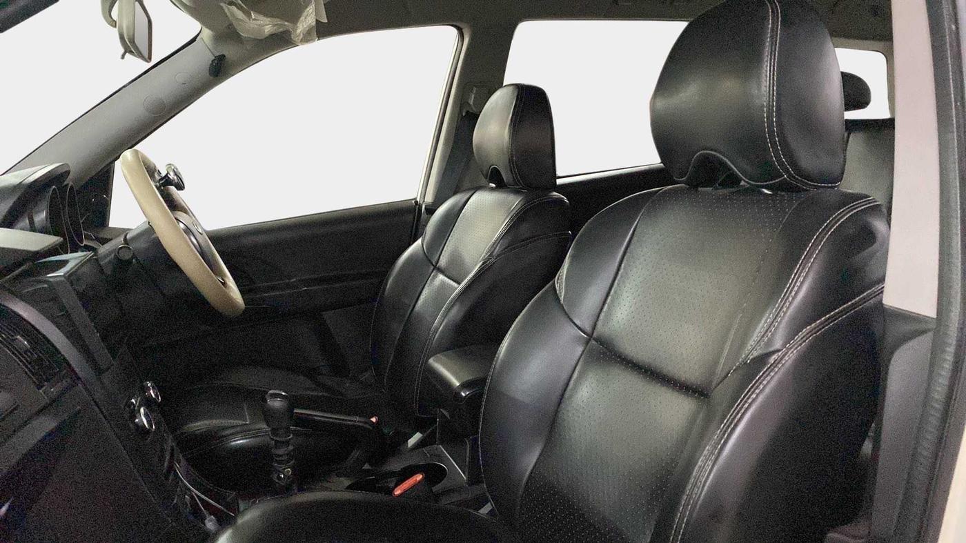 2019 Mahindra XUV500 W5, Diesel, Manual, 23,503 km, Right Side Front Door Cabin