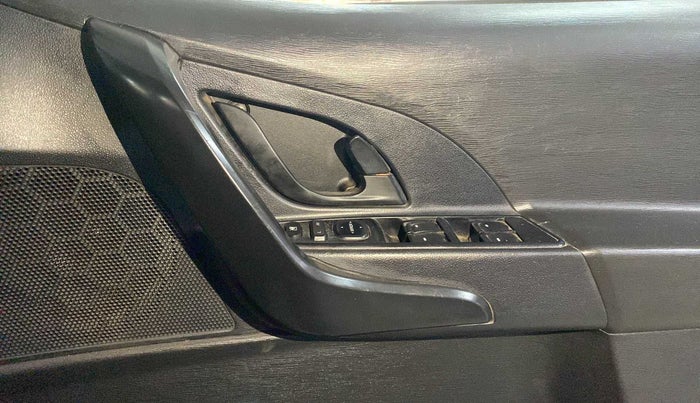 2019 Mahindra XUV500 W5, Diesel, Manual, 23,503 km, Driver Side Door Panels Control