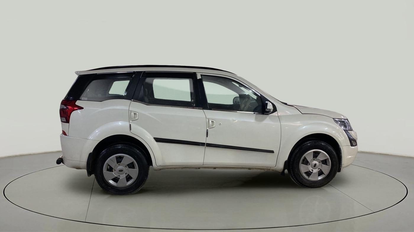 2019 Mahindra XUV500 W5, Diesel, Manual, 23,503 km, Right Side View