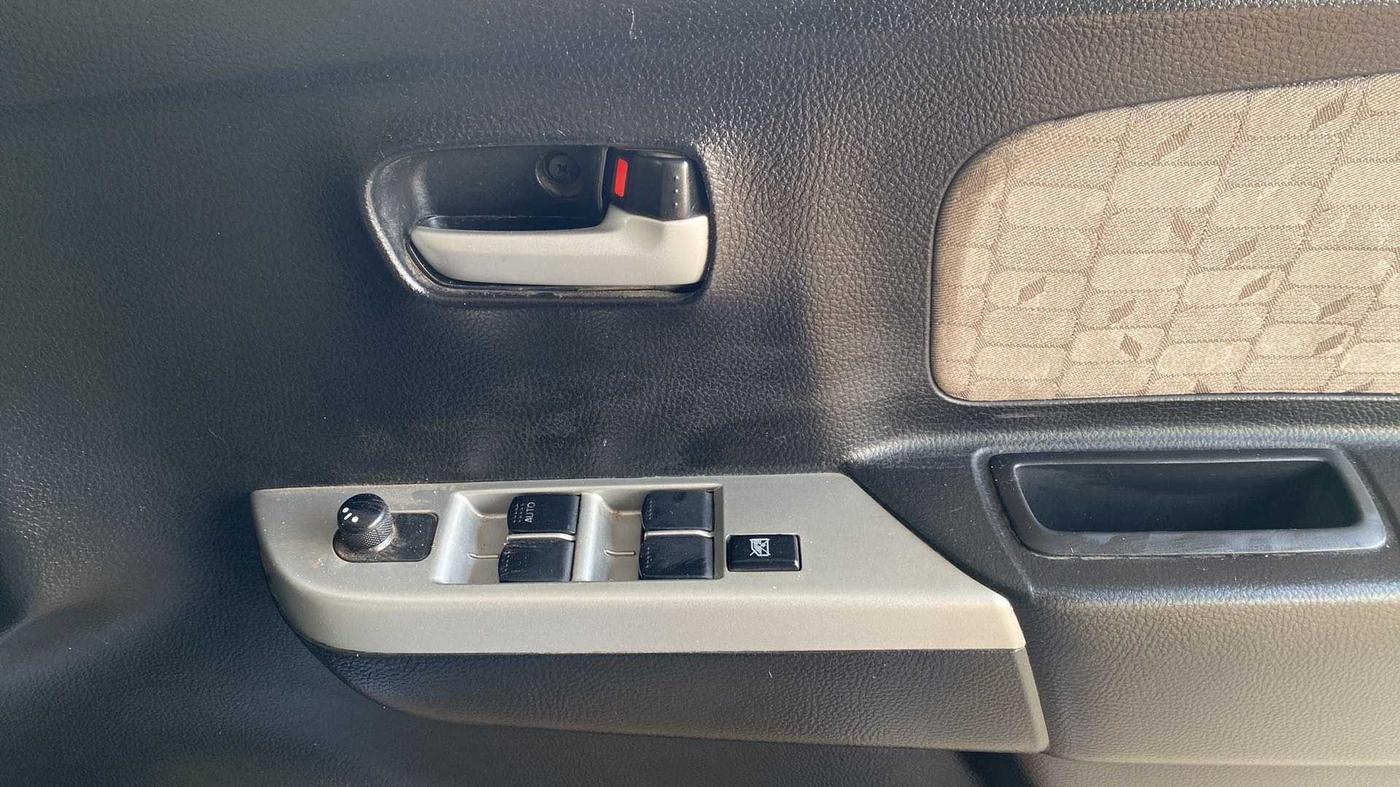 2015 Maruti Wagon R 1.0 VXI, Petrol, Manual, 31,093 km, Driver Side Door Panels Control