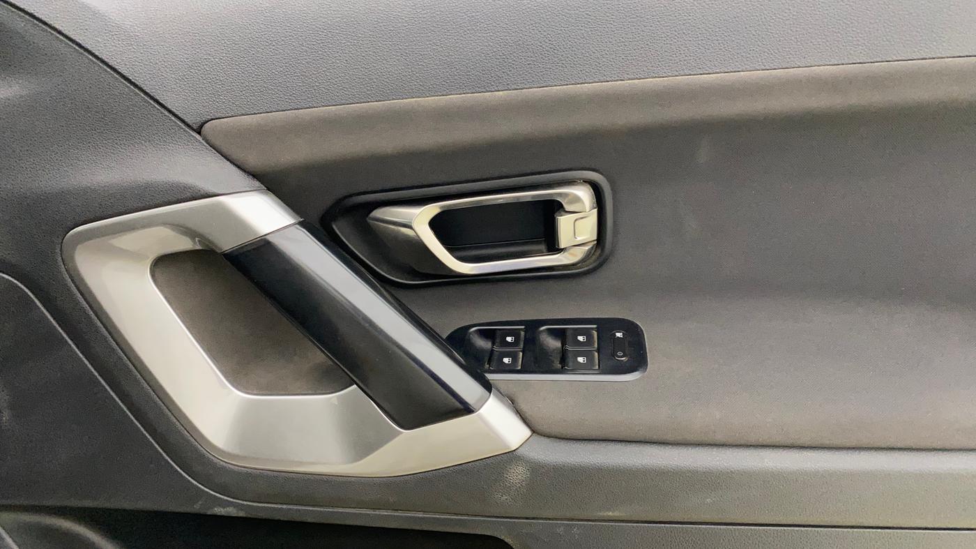 2023 Tata Harrier XTA 2.0L KRYOTEC PLUS, Diesel, Automatic, 1,06,808 km, Driver Side Door Panels Control