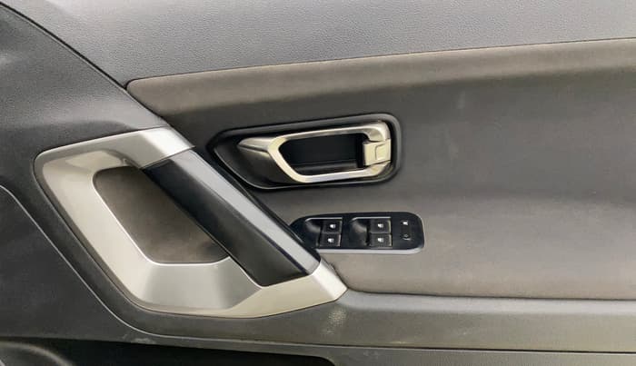 2023 Tata Harrier XTA 2.0L KRYOTEC PLUS, Diesel, Automatic, 1,06,808 km, Driver Side Door Panels Control