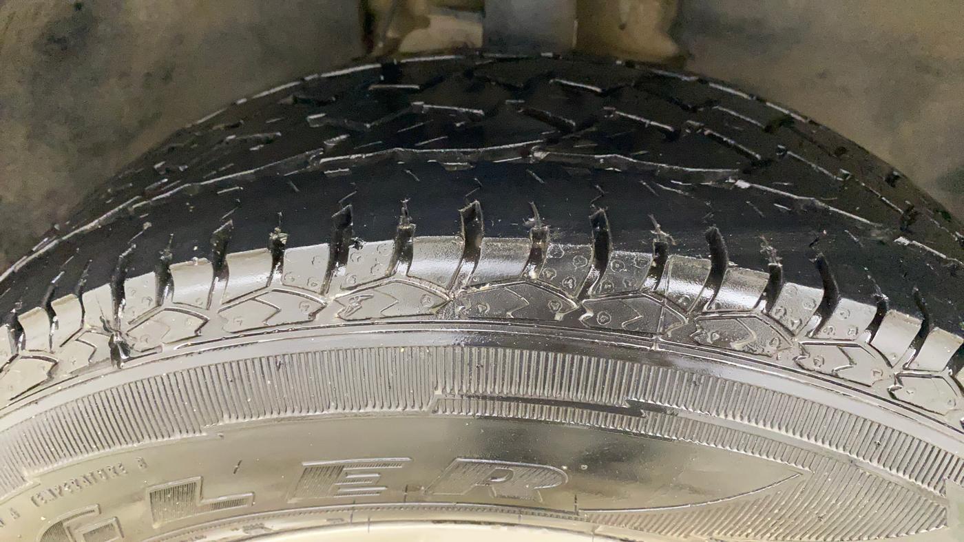 2023 Tata Harrier XTA 2.0L KRYOTEC PLUS, Diesel, Automatic, 1,06,808 km, Right Front Tyre Tread