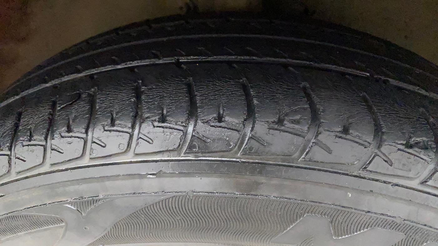 2016 Maruti Celerio ZXI AMT, Petrol, Automatic, 55,904 km, Right Front Tyre Tread