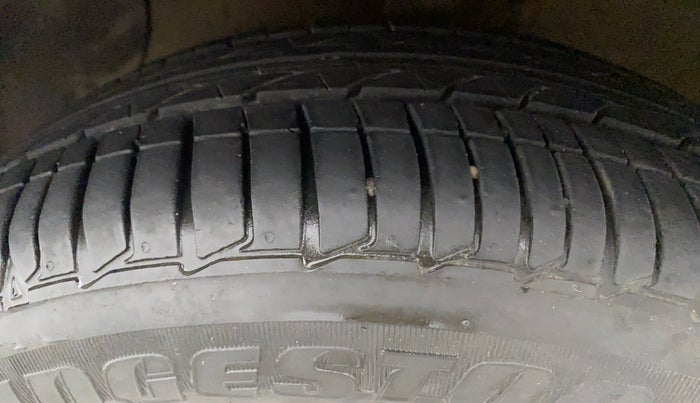 2015 Hyundai Xcent SX 1.2 (O), Petrol, Manual, 71,955 km, Left Front Tyre Tread