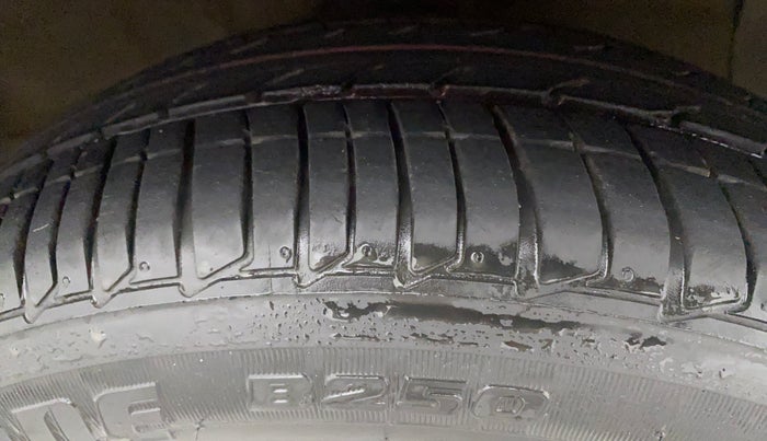 2015 Hyundai Xcent SX 1.2 (O), Petrol, Manual, 71,955 km, Right Front Tyre Tread