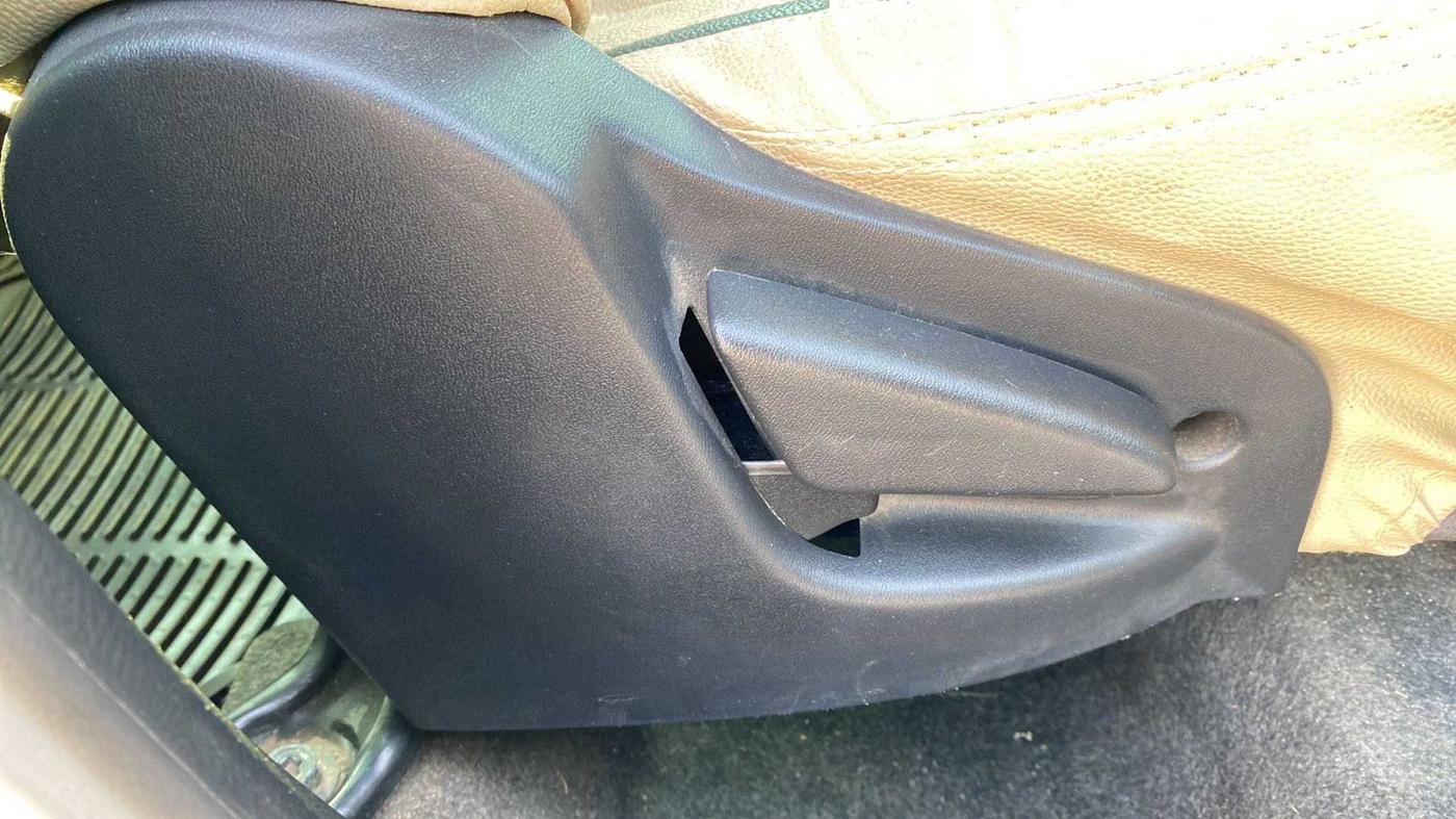 2018 Datsun Go Plus T, Petrol, Manual, 16,276 km, Driver Side Adjustment Panel