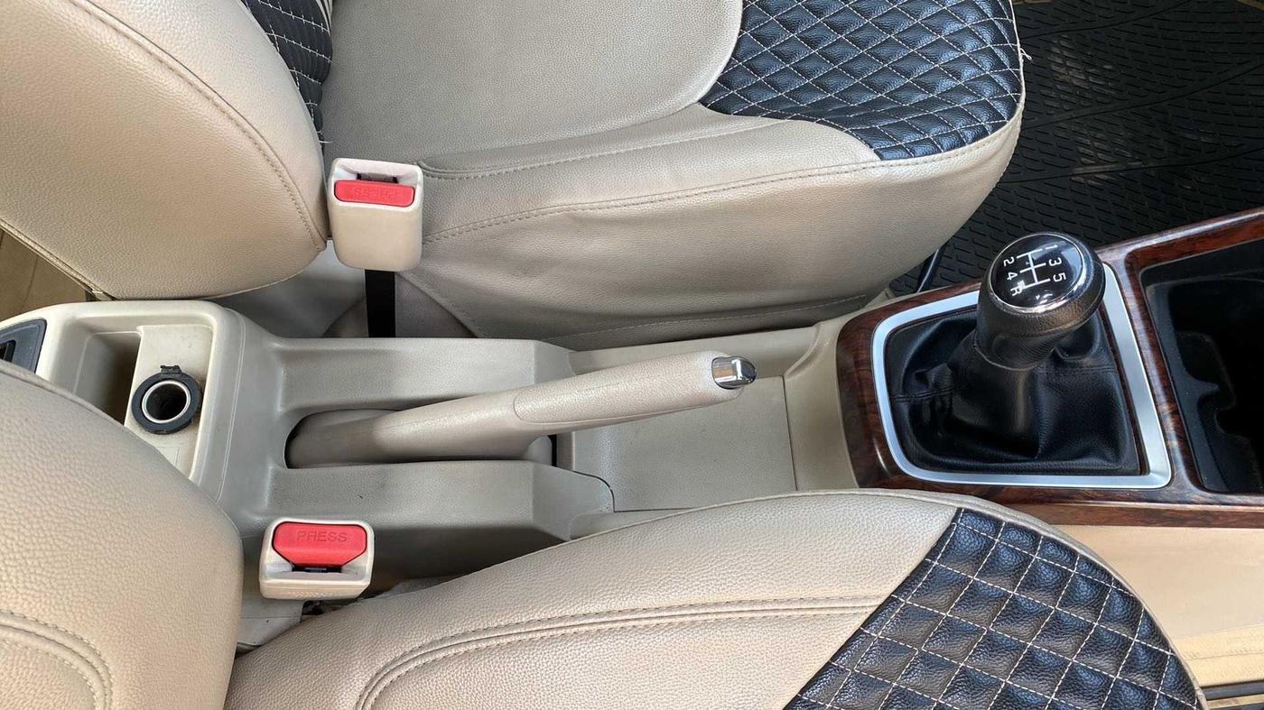 2019 Maruti Dzire VXI, Petrol, Manual, 19,983 km, Gear Lever