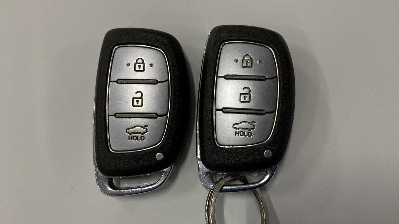2015 Hyundai Grand i10 ASTA AT 1.2 KAPPA VTVT, Petrol, Automatic, 38,156 km, Key Close Up