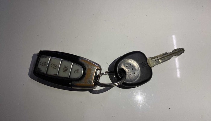 2018 Hyundai Eon ERA +, Petrol, Manual, 25,857 km, Key Close Up