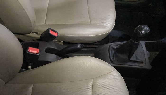 2018 Hyundai Eon ERA +, Petrol, Manual, 25,857 km, Gear Lever