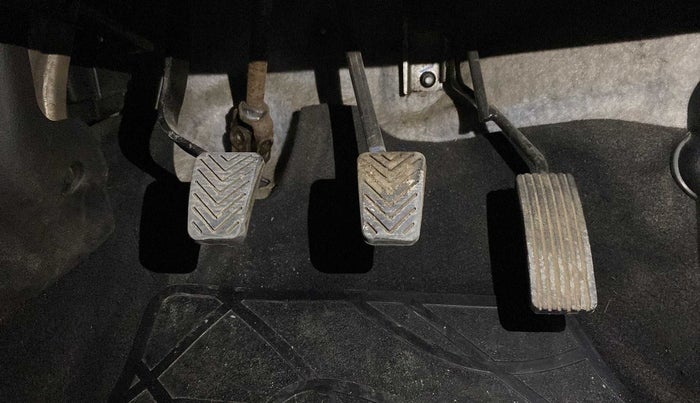 2018 Hyundai Eon ERA +, Petrol, Manual, 25,857 km, Pedals